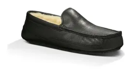 The Men’s UGG Ascot (Leather) Slipper – Timeless Style & Everyday Comfort